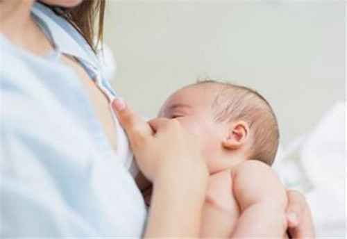 女性哺乳期吃什么奶水多 哺乳期哪些食物是不能吃的 女性哺乳期吃什么奶水多 哺乳期哪些食物是不能吃的